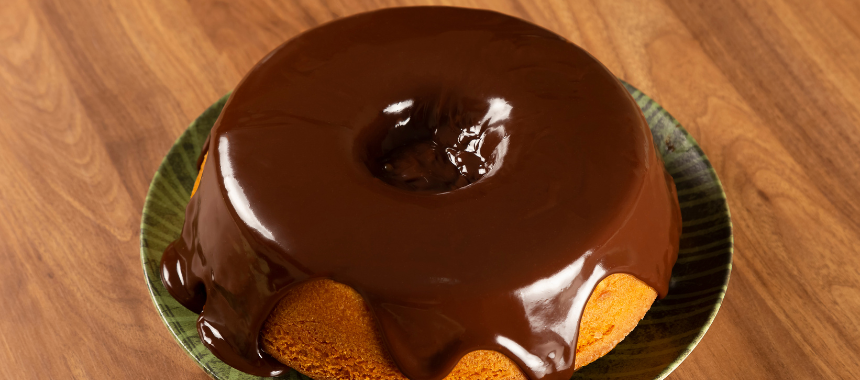 Bolo de Cenoura com Cobertura de Chocolate: Uma Receita Irresistível
